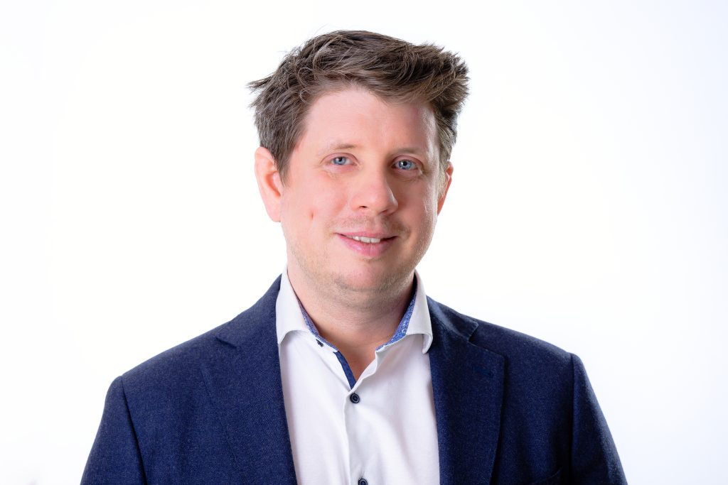 Portraitfoto von Peter Klimek, Leiter des Supply Chain Intelligence Institute Austria (ASCII)