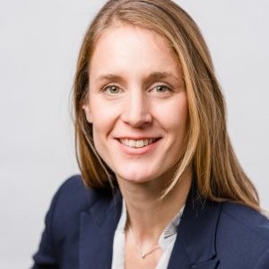 Portraitfoto von Barbara Mayer, Teamlead Standardization&Innovation im Bereich Sense and Act, Siemens Österreich