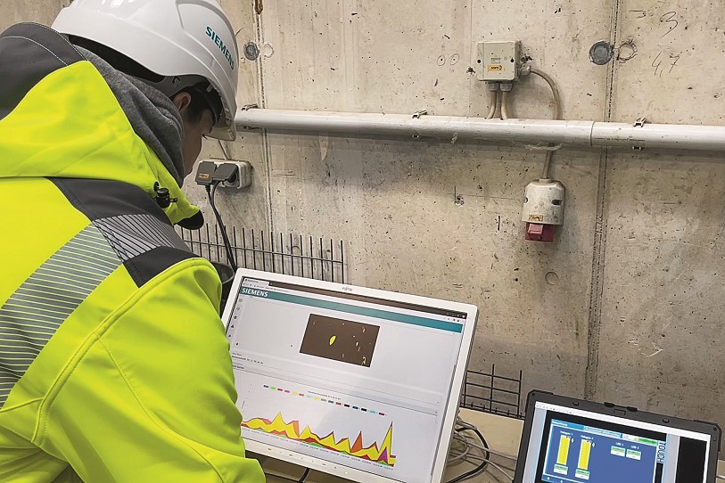 Blick auf einen Bildschirm mit der Datenanalyseplattform im Digtital Waste Research Lab
