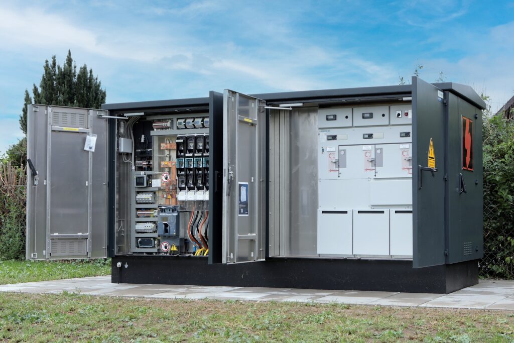 Ansicht der smarten Ortsnetztrafostation von Siemens