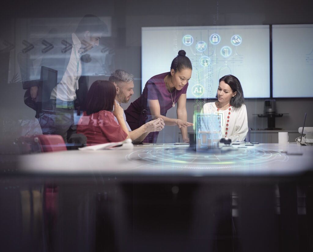 Eine Gruppe von Data Scientists berät sich um einen Tisch herum