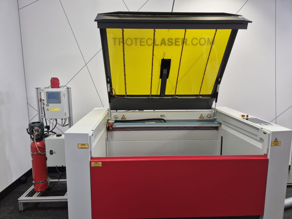 Löschsystem von Siemens für Laserschneider der Firma Trotec - Ansicht der nebeneinander stehenden Anlagen